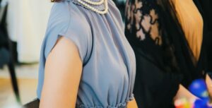 『平服でお越しください』の意味とは？男性と女性、どんな服装がいい？